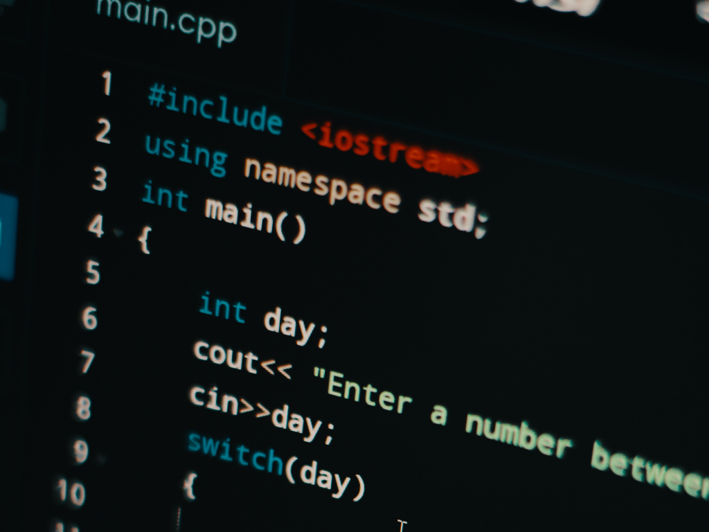 为什么我们有两个C++编辑器？封面图